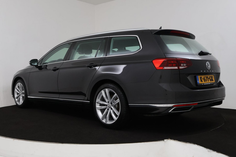 Volkswagen Passat Variant 1.5 TSI Elegance Business R Automaat (CAMERA, NAVIGATIE, AFNEEMBARE TREKHAAK, PDC, ADAPTIVE, GOED ONDH)