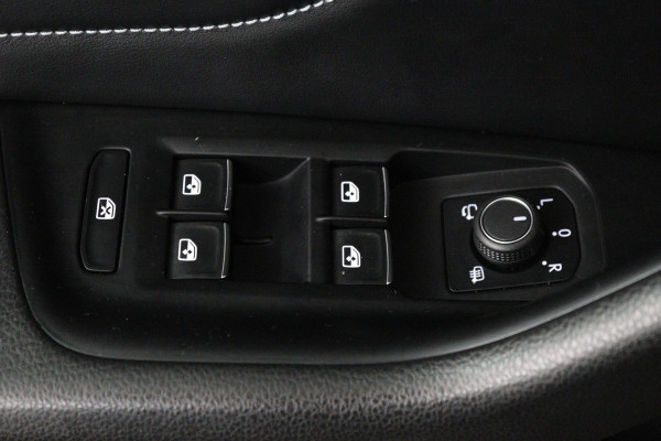 Volkswagen Passat Variant 1.5 TSI Elegance Business R Automaat (CAMERA, NAVIGATIE, AFNEEMBARE TREKHAAK, PDC, ADAPTIVE, GOED ONDH)