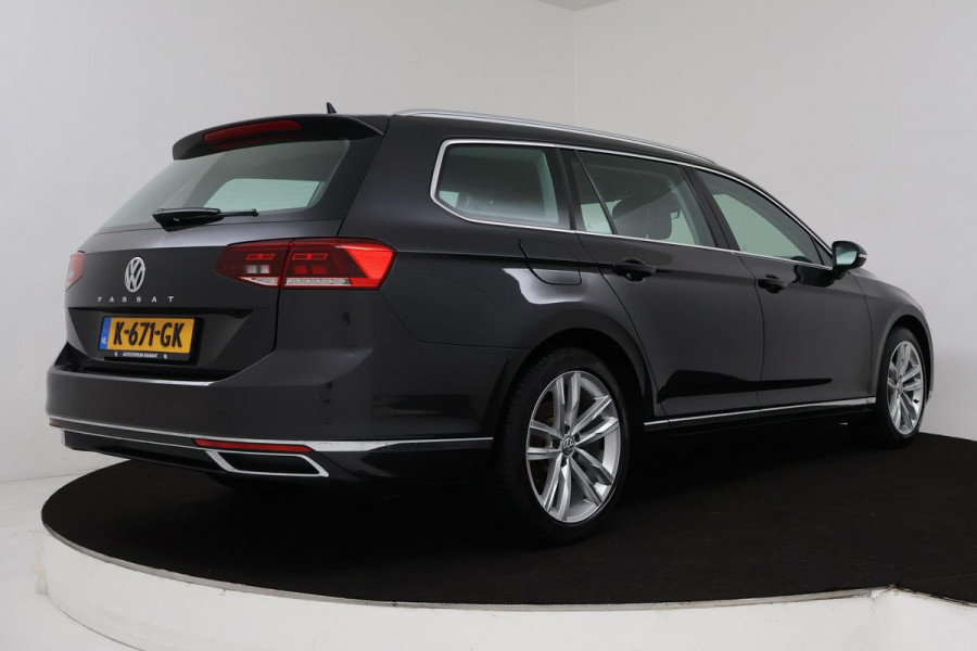 Volkswagen Passat Variant 1.5 TSI Elegance Business R Automaat (CAMERA, NAVIGATIE, AFNEEMBARE TREKHAAK, PDC, ADAPTIVE, GOED ONDH)