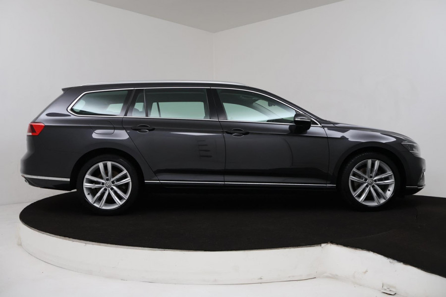 Volkswagen Passat Variant 1.5 TSI Elegance Business R Automaat (CAMERA, NAVIGATIE, AFNEEMBARE TREKHAAK, PDC, ADAPTIVE, GOED ONDH)