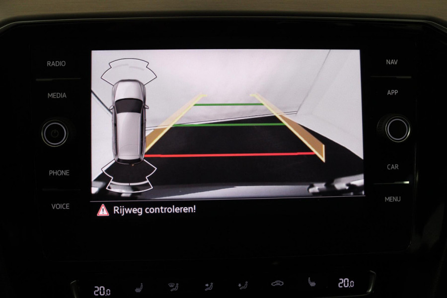 Volkswagen Passat Variant 1.5 TSI Elegance Business R Automaat (CAMERA, NAVIGATIE, AFNEEMBARE TREKHAAK, PDC, ADAPTIVE, GOED ONDH)