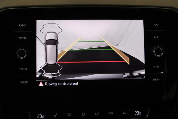 Volkswagen Passat Variant 1.5 TSI Elegance Business R Automaat (CAMERA, NAVIGATIE, AFNEEMBARE TREKHAAK, PDC, ADAPTIVE, GOED ONDH)