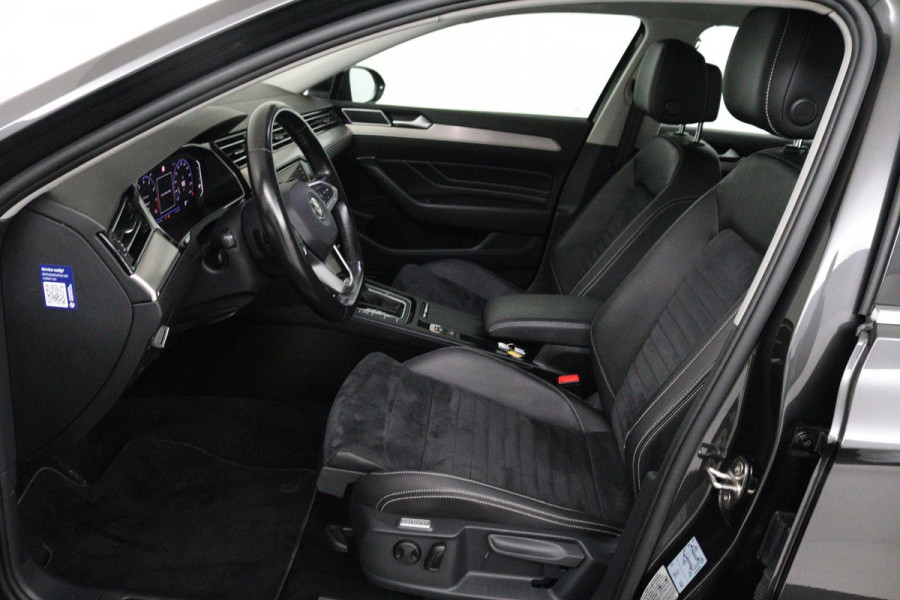 Volkswagen Passat Variant 1.5 TSI Elegance Business R Automaat (CAMERA, NAVIGATIE, AFNEEMBARE TREKHAAK, PDC, ADAPTIVE, GOED ONDH)