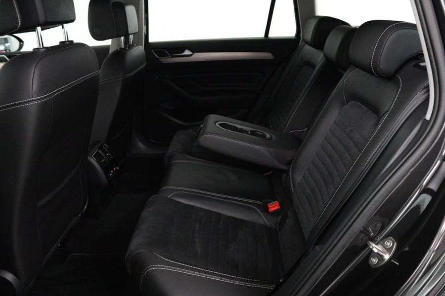 Volkswagen Passat Variant 1.5 TSI Elegance Business R Automaat (CAMERA, NAVIGATIE, AFNEEMBARE TREKHAAK, PDC, ADAPTIVE, GOED ONDH)
