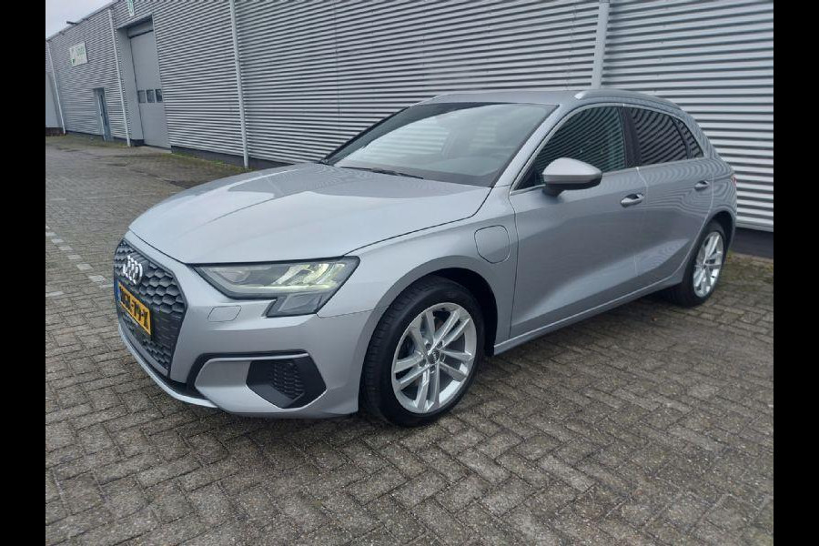 Audi A3 Sportback 40 TFSI e Business edition Automaat,virtueel dashbord, airco,cruise,navigatie,stoelverwarming,parkeersensoren,