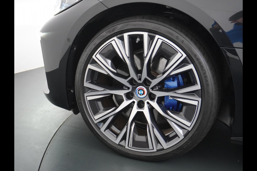 BMW i4 M50 M Sport 84 kWh RIJKLAAR INCL. GARANTIE | LASER | 360 CAMERA | ACTIVE CRUISE |