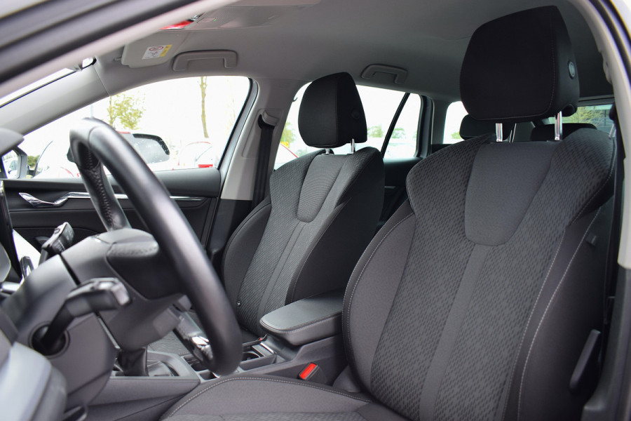 Škoda Octavia Combi 1.5 TSI First Edition | 150 PK | CarPlay | Virtual | Stoelverw.