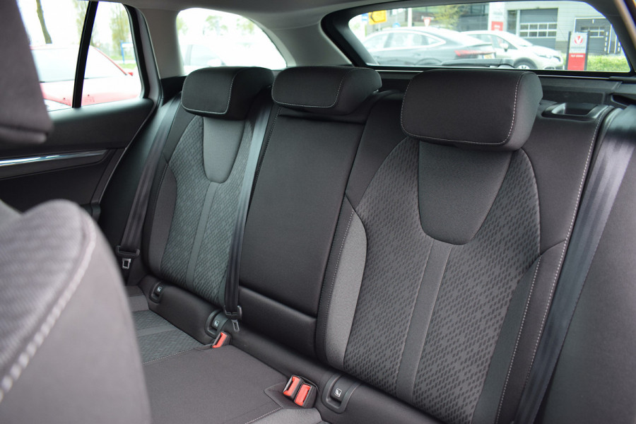 Škoda Octavia Combi 1.5 TSI First Edition | 150 PK | CarPlay | Virtual | Stoelverw.