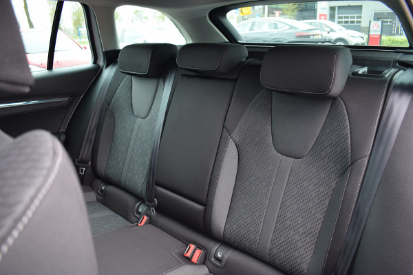 Škoda Octavia Combi 1.5 TSI First Edition | 150 PK | CarPlay | Virtual | Stoelverw.
