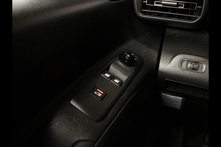 Citroën Berlingo 1.5 BlueHDI Club Sport (APPLE CARPLAY,NAVI,AIRCO,SCHUIFDEUR,CRUISE,PDC,BLOCKSHAFT SLOTEN,SPORTSTOELEN,NETTESTAAT)