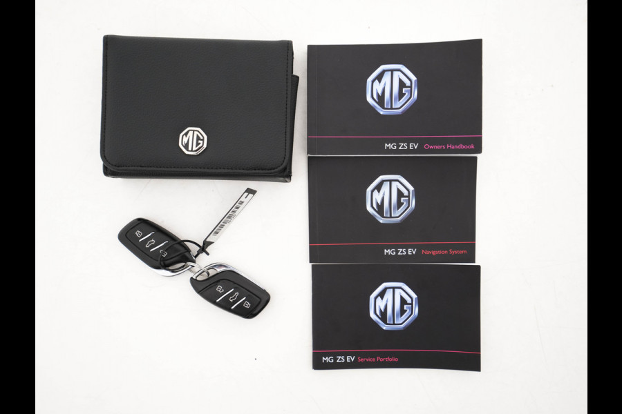 MG ZS EV Luxury 45 kWh (INCL-BTW) *PANO | FULL-LEATHER | CCS-FASTLOADER | KEYLESS | NAVI-FULLMAP | ADAPTIVE-CRUISE | CAMERA | HEATED-SPORT-SEATS | CARPLAY | BLINDSPOT | DAB | LANE-ASSIST | 17"ALU*