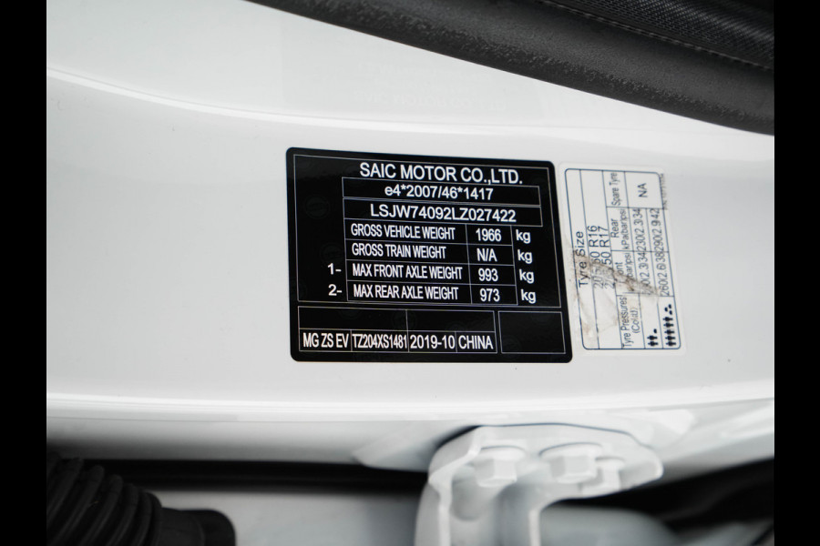 MG ZS EV Luxury 45 kWh (INCL-BTW) *PANO | FULL-LEATHER | CCS-FASTLOADER | KEYLESS | NAVI-FULLMAP | ADAPTIVE-CRUISE | CAMERA | HEATED-SPORT-SEATS | CARPLAY | BLINDSPOT | DAB | LANE-ASSIST | 17"ALU*