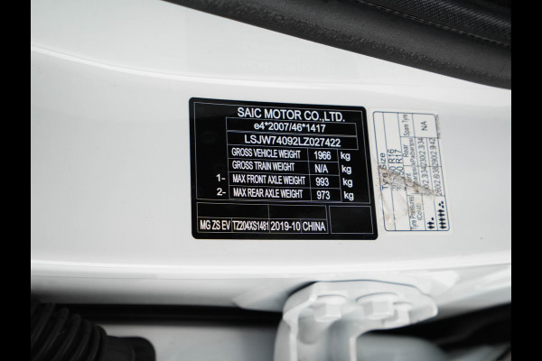 MG ZS EV Luxury 45 kWh (INCL-BTW) *PANO | FULL-LEATHER | CCS-FASTLOADER | KEYLESS | NAVI-FULLMAP | ADAPTIVE-CRUISE | CAMERA | HEATED-SPORT-SEATS | CARPLAY | BLINDSPOT | DAB | LANE-ASSIST | 17"ALU*