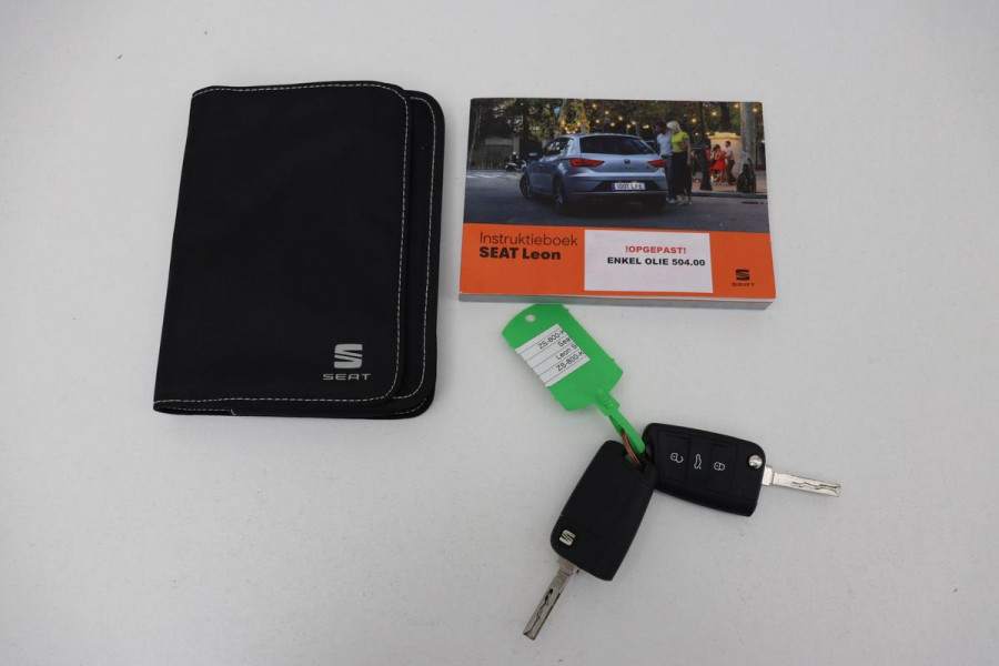 Seat Leon 1.0 TSI Style | Full LED | Carplay | Keyless | Navigatie | Parkeerhulp | Climate control | Cruise control | Getint glas
