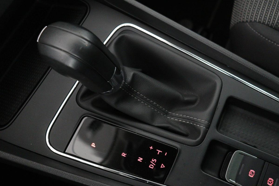 Seat Leon 1.0 TSI Style | Full LED | Carplay | Keyless | Navigatie | Parkeerhulp | Climate control | Cruise control | Getint glas