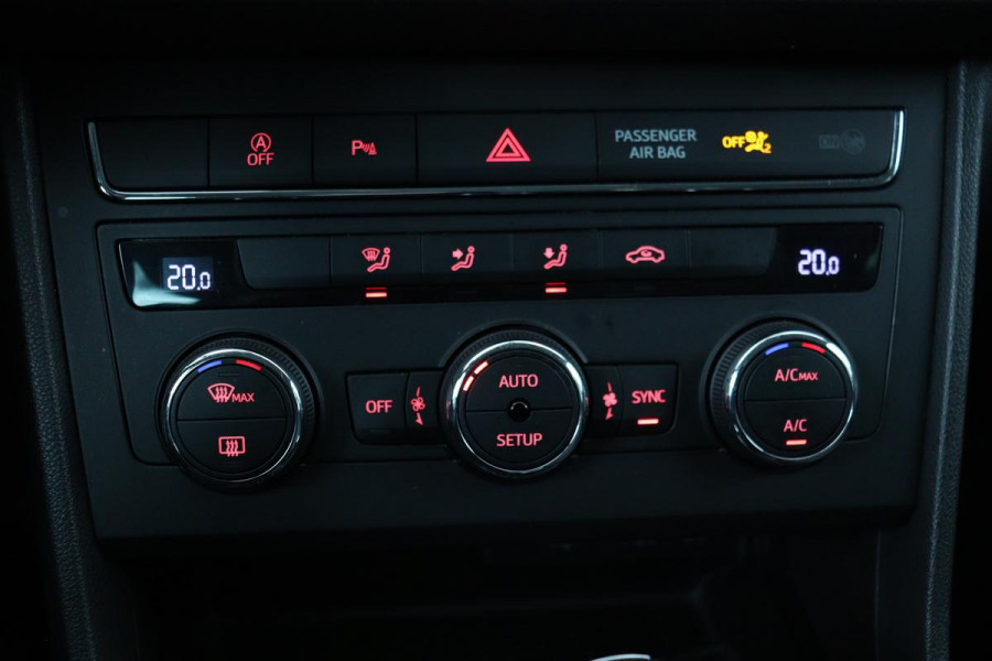 Seat Leon 1.0 TSI Style | Full LED | Carplay | Keyless | Navigatie | Parkeerhulp | Climate control | Cruise control | Getint glas