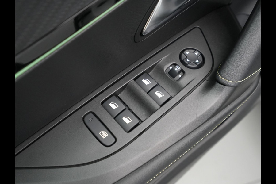 Peugeot e-2008 EV GT 50 kWh 136pk Navigatie Camera Side Assist 120