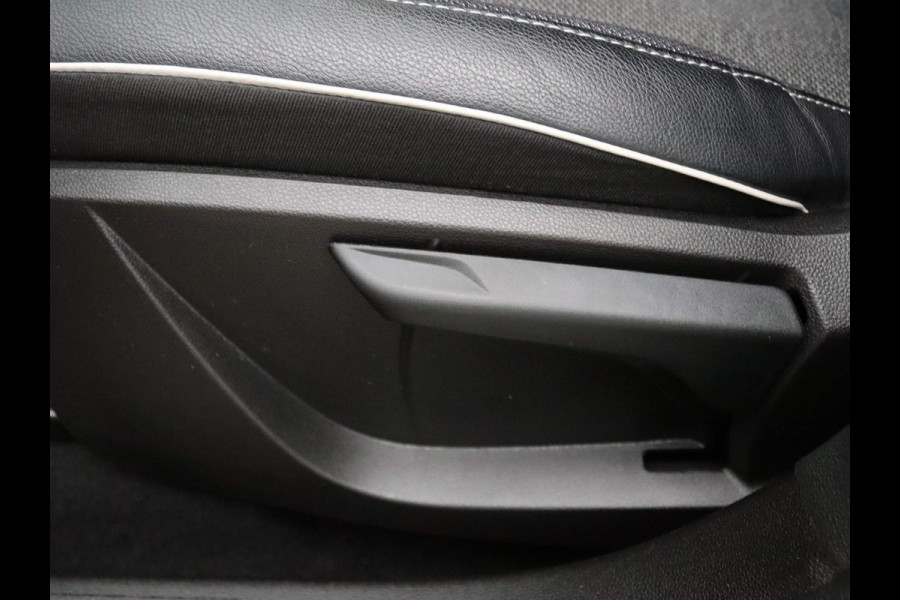 Renault Captur TCe 140pk Intens EDC/AUTOMAAT Camera | Climate | Navi | Parksens. v+a | Stoel -/ Stuur verwarmd
