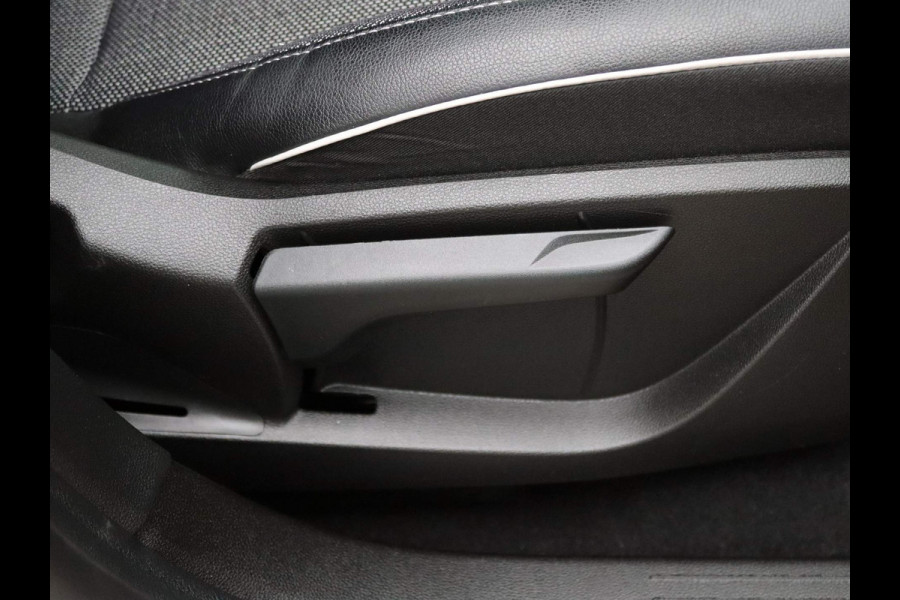 Renault Captur TCe 140pk Intens EDC/AUTOMAAT Camera | Climate | Navi | Parksens. v+a | Stoel -/ Stuur verwarmd