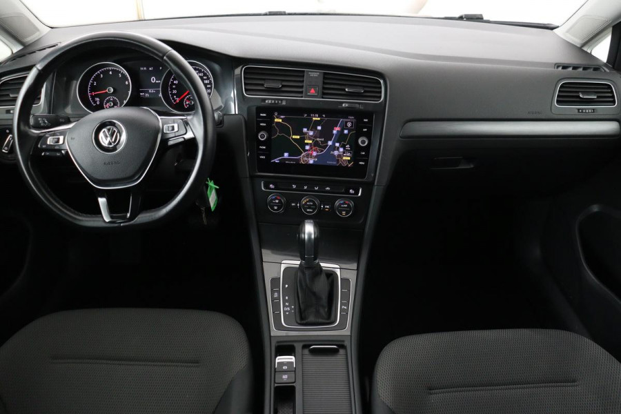 Volkswagen Golf 1.0 TSI Comfortline | Automaat | Adaptive cruise | Carplay | Navigatie | PDC | Climate control | Bluetooth