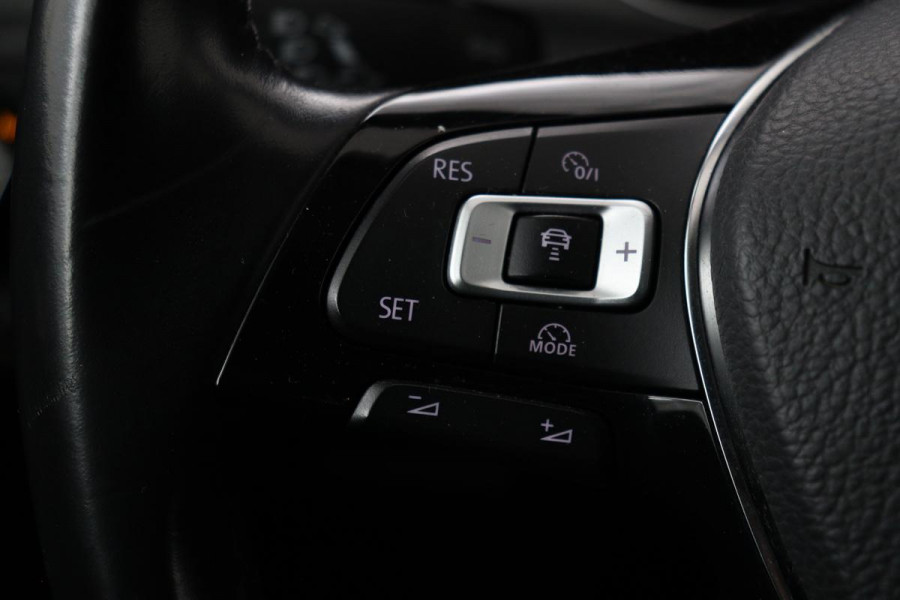 Volkswagen Golf 1.0 TSI Comfortline | Automaat | Adaptive cruise | Carplay | Navigatie | PDC | Climate control | Bluetooth