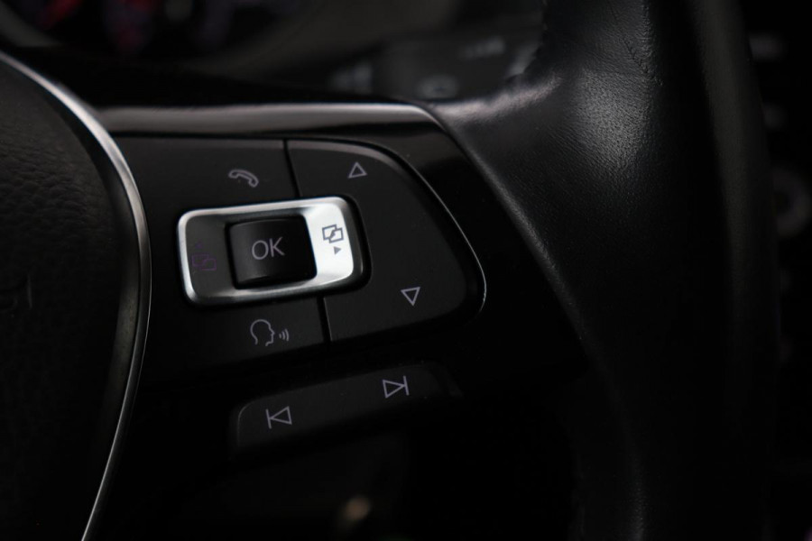 Volkswagen Golf 1.0 TSI Comfortline | Automaat | Adaptive cruise | Carplay | Navigatie | PDC | Climate control | Bluetooth