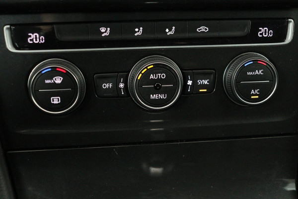 Volkswagen Golf 1.0 TSI Comfortline | Automaat | Adaptive cruise | Carplay | Navigatie | PDC | Climate control | Bluetooth