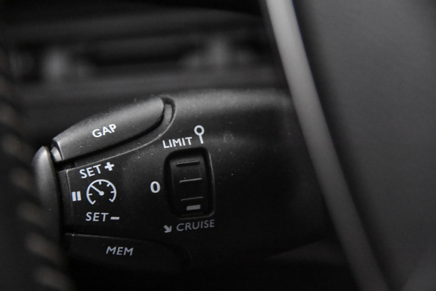 Peugeot 5008 1.5 BlueHDI *1.Hand*Trekhaak*Park assist*