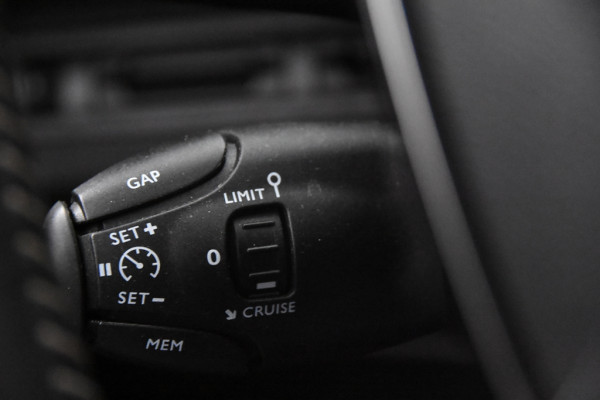 Peugeot 5008 1.5 BlueHDI *1.Hand*Trekhaak*Park assist*