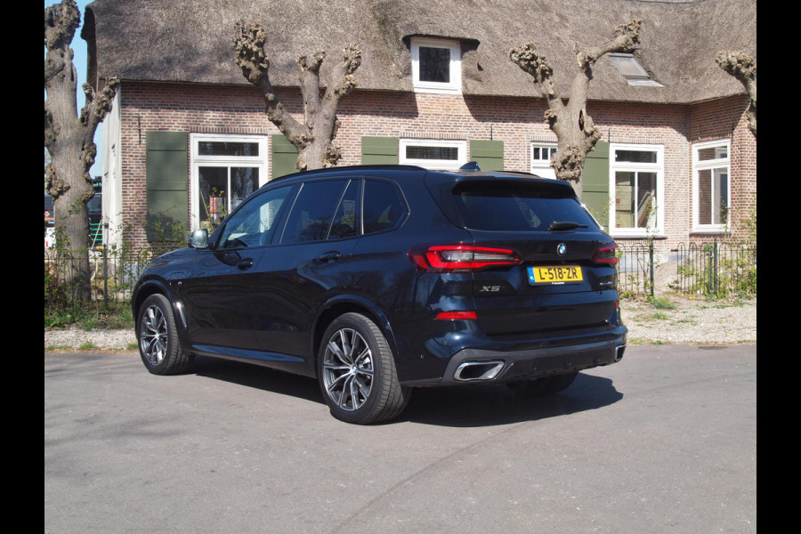 BMW X5 xDrive45e High Executive | M-Pakket | Glazen Panorama-dak | Camera | NL-Auto |
