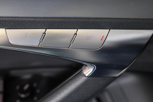 Audi A6 Limousine 55 TFSI e Quattro S6 Look / Head Up / Memory / Acc / F1 / Lane Assist / Elek Stoelen / Open Pano / Matrix / Pdc