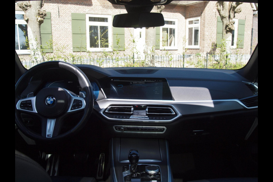 BMW X5 xDrive45e High Executive | M-Pakket | Glazen Panorama-dak | Camera | NL-Auto |