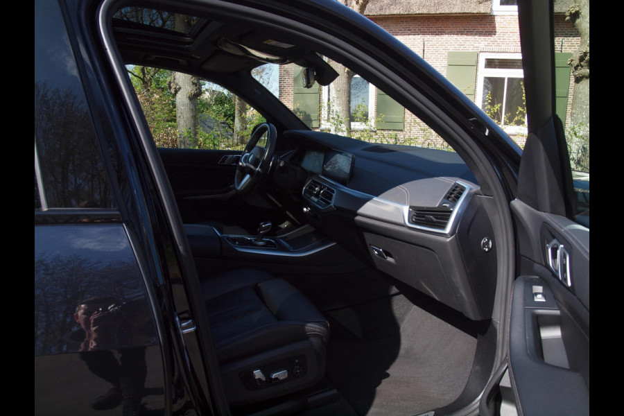 BMW X5 xDrive45e High Executive | M-Pakket | Glazen Panorama-dak | Camera | NL-Auto |