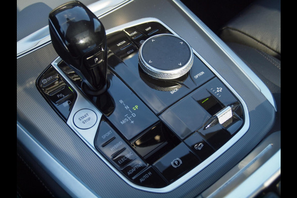BMW X5 xDrive45e High Executive | M-Pakket | Glazen Panorama-dak | Camera | NL-Auto |