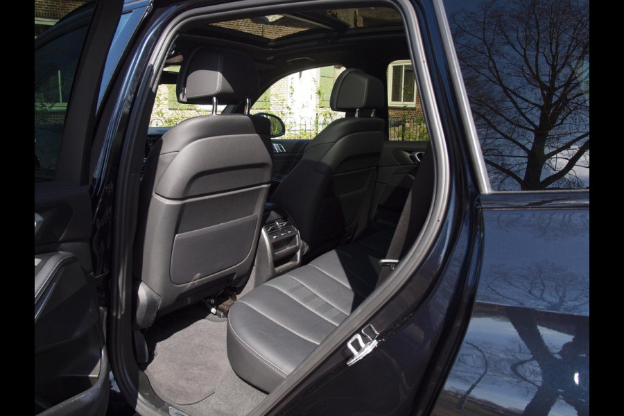 BMW X5 xDrive45e High Executive | M-Pakket | Glazen Panorama-dak | Camera | NL-Auto |
