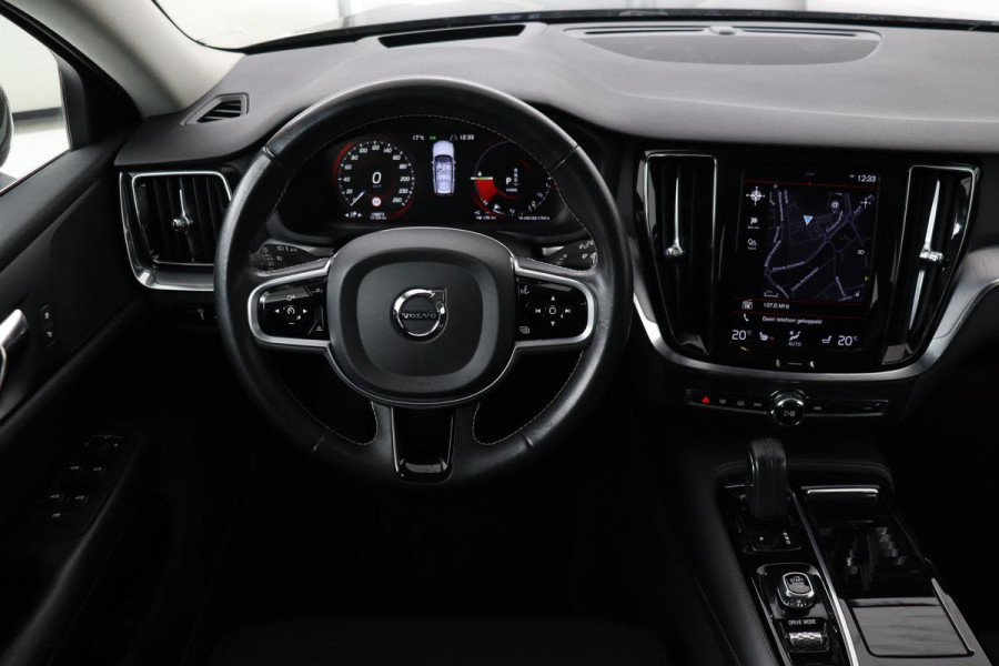 Volvo V60 2.0 T6 Twin Engine AWD Momentum Pro | Panoramadak | Trekhaak | Adaptive cruise | Stoelverwarming | Navigatie | Full LED