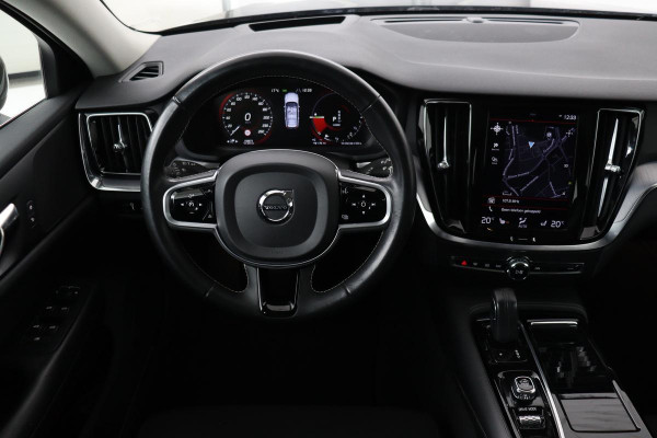 Volvo V60 2.0 T6 Twin Engine AWD Momentum Pro | Panoramadak | Trekhaak | Adaptive cruise | Stoelverwarming | Navigatie | Full LED