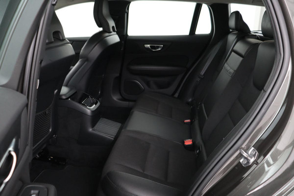 Volvo V60 2.0 T6 Twin Engine AWD Momentum Pro | Panoramadak | Trekhaak | Adaptive cruise | Stoelverwarming | Navigatie | Full LED