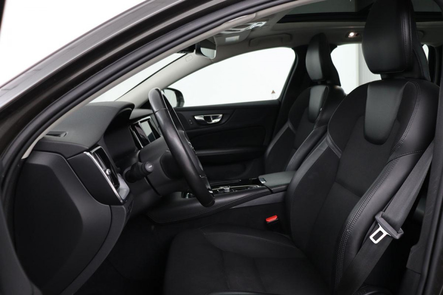 Volvo V60 2.0 T6 Twin Engine AWD Momentum Pro | Panoramadak | Trekhaak | Adaptive cruise | Stoelverwarming | Navigatie | Full LED