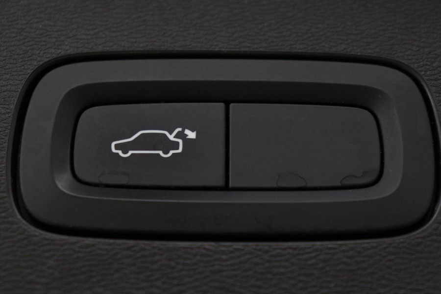 Volvo V60 2.0 T6 Twin Engine AWD Momentum Pro | Panoramadak | Trekhaak | Adaptive cruise | Stoelverwarming | Navigatie | Full LED