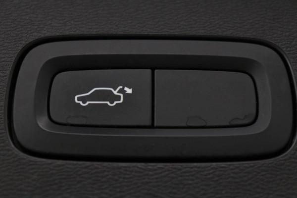 Volvo V60 2.0 T6 Twin Engine AWD Momentum Pro | Panoramadak | Trekhaak | Adaptive cruise | Stoelverwarming | Navigatie | Full LED