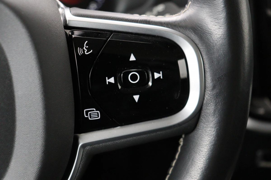 Volvo V60 2.0 T6 Twin Engine AWD Momentum Pro | Panoramadak | Trekhaak | Adaptive cruise | Stoelverwarming | Navigatie | Full LED
