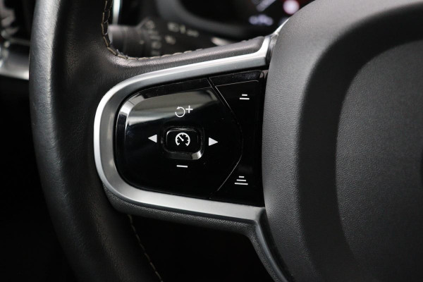 Volvo V60 2.0 T6 Twin Engine AWD Momentum Pro | Panoramadak | Trekhaak | Adaptive cruise | Stoelverwarming | Navigatie | Full LED