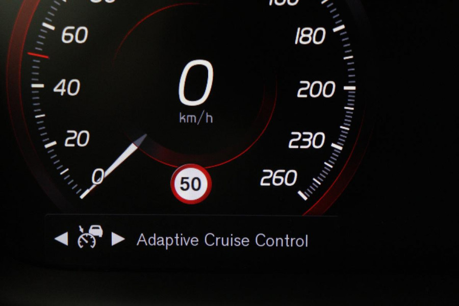 Volvo V60 2.0 T6 Twin Engine AWD Momentum Pro | Panoramadak | Trekhaak | Adaptive cruise | Stoelverwarming | Navigatie | Full LED