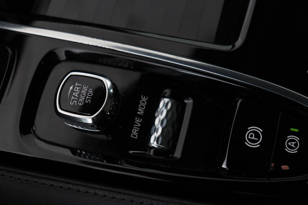 Volvo V60 2.0 T6 Twin Engine AWD Momentum Pro | Panoramadak | Trekhaak | Adaptive cruise | Stoelverwarming | Navigatie | Full LED