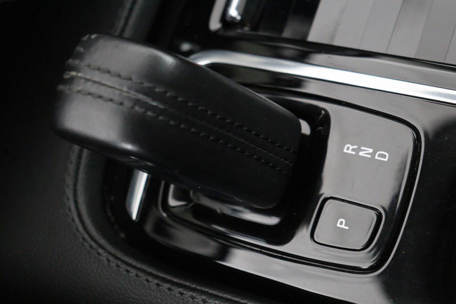 Volvo V60 2.0 T6 Twin Engine AWD Momentum Pro | Panoramadak | Trekhaak | Adaptive cruise | Stoelverwarming | Navigatie | Full LED