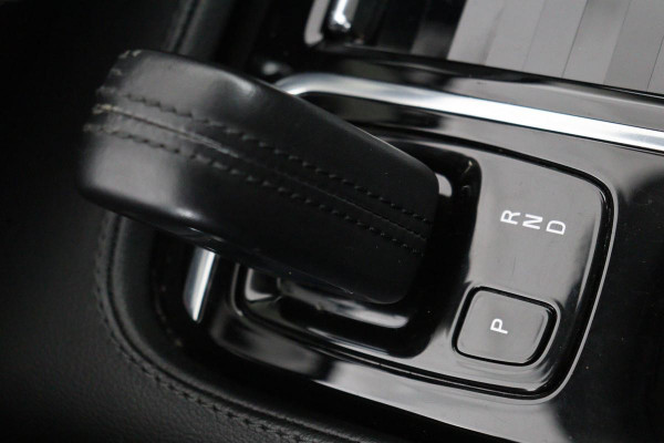 Volvo V60 2.0 T6 Twin Engine AWD Momentum Pro | Panoramadak | Trekhaak | Adaptive cruise | Stoelverwarming | Navigatie | Full LED
