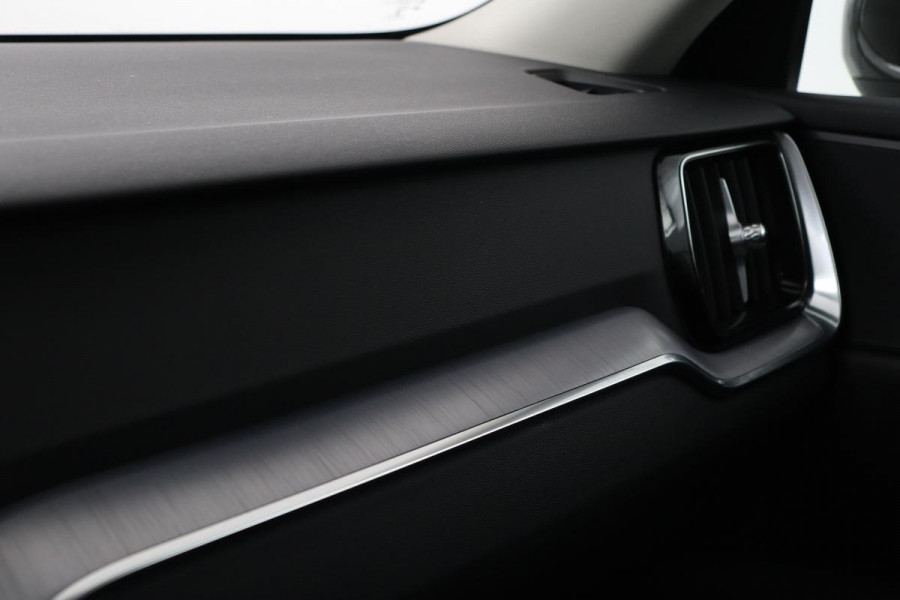 Volvo V60 2.0 T6 Twin Engine AWD Momentum Pro | Panoramadak | Trekhaak | Adaptive cruise | Stoelverwarming | Navigatie | Full LED