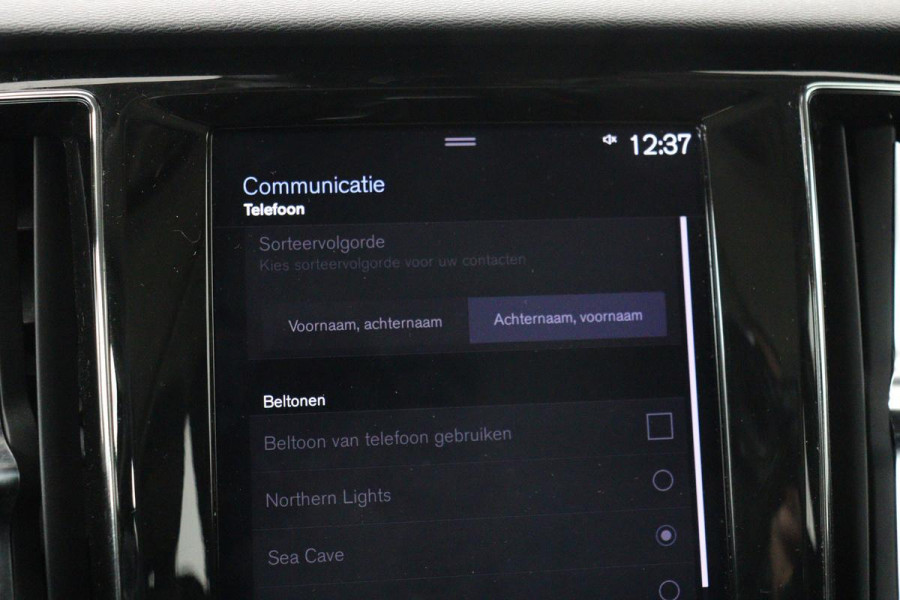 Volvo V60 2.0 T6 Twin Engine AWD Momentum Pro | Panoramadak | Trekhaak | Adaptive cruise | Stoelverwarming | Navigatie | Full LED