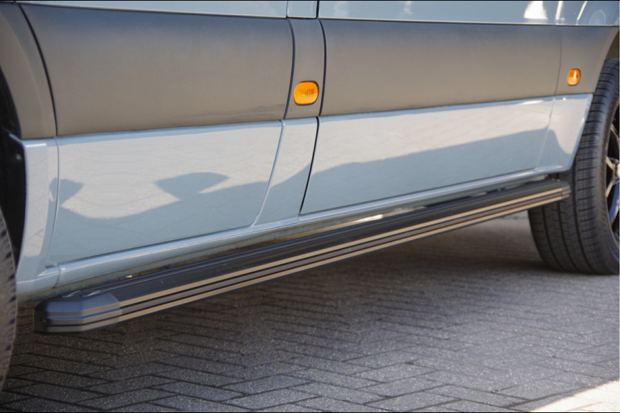 Mercedes-Benz Sprinter 319 3.0 CDI V6 L2H2 AUT. LED, LEDER, 2X SCHUIFDEUR, 3.5T TREKHAAK, 360 CAMERA, NAVI, CRUISE, STANDKACHEL